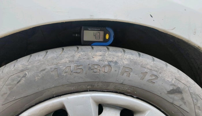 2014 Hyundai Eon ERA +, Petrol, Manual, 1,27,809 km, tyre