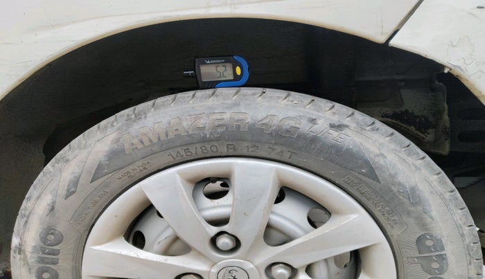 2014 Hyundai Eon ERA +, Petrol, Manual, 1,27,809 km, tyre