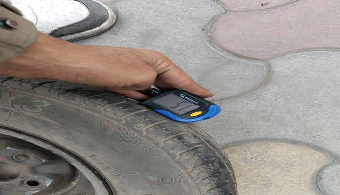 2014 Hyundai Eon ERA +, Petrol, Manual, 1,27,809 km, tyre