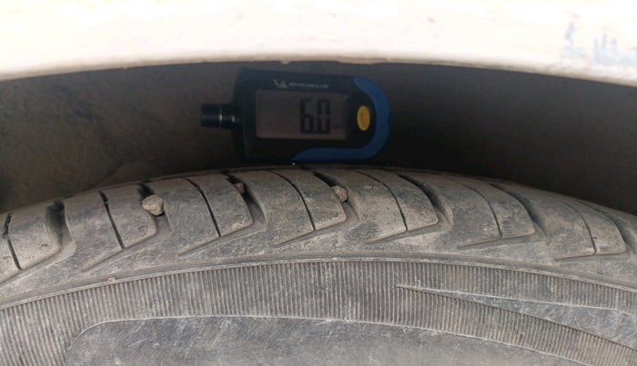 2012 Hyundai i10 SPORTZ 1.2, Petrol, Manual, 74,623 km, tyre