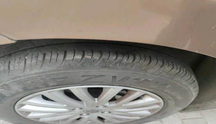 2017 Maruti Dzire ZXI, Petrol, Manual, 1,23,685 km, tyre