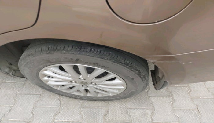 2017 Maruti Dzire ZXI, Petrol, Manual, 1,23,685 km, tyre