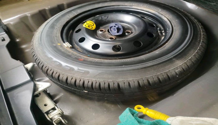 2017 Maruti Dzire ZXI, Petrol, Manual, 1,23,685 km, tyre