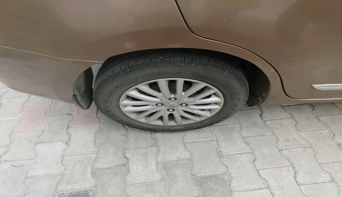 2017 Maruti Dzire ZXI, Petrol, Manual, 1,23,685 km, tyre