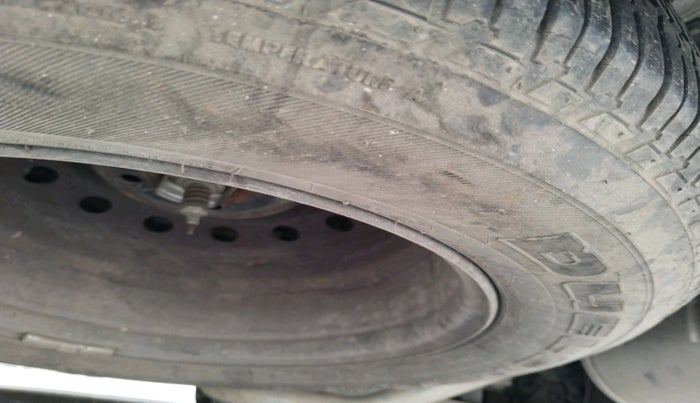 2015 Mahindra XUV500 W6, Diesel, Manual, 1,11,355 km, tyre