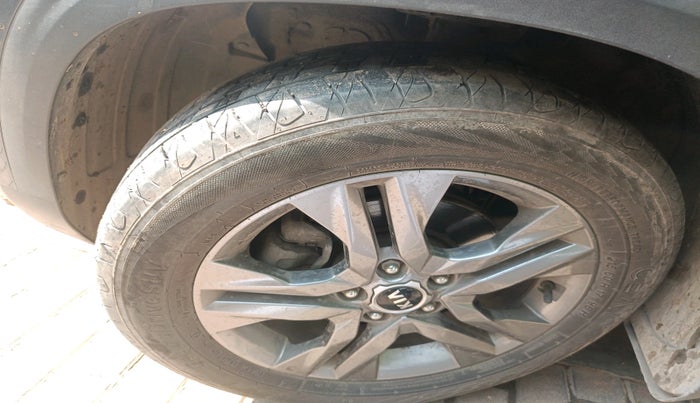 2020 KIA SELTOS HTX IVT 1.5 PETROL, Petrol, Automatic, 1,36,976 km, tyre