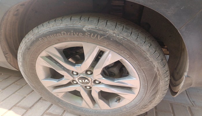 2020 KIA SELTOS HTX IVT 1.5 PETROL, Petrol, Automatic, 1,36,976 km, tyre