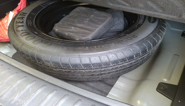 2020 KIA SELTOS HTX IVT 1.5 PETROL, Petrol, Automatic, 1,36,976 km, tyre