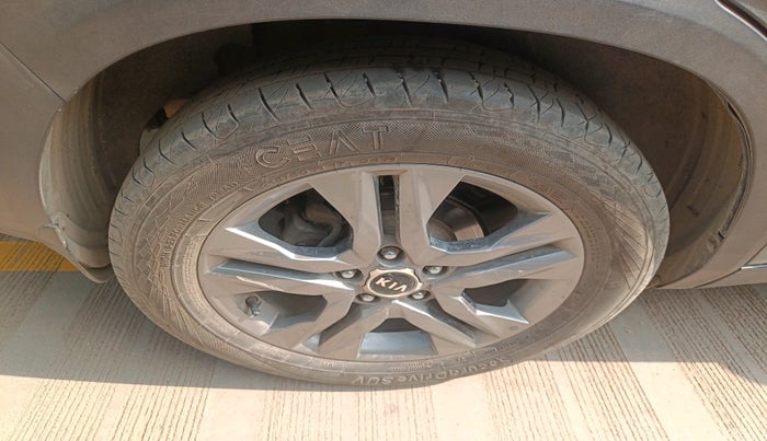 2020 KIA SELTOS HTX IVT 1.5 PETROL, Petrol, Automatic, 1,36,976 km, tyre