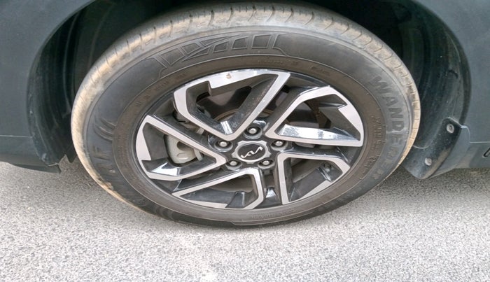 2023 KIA CARENS LUXURY PLUS 1.5 IMT PETROL, Petrol, Manual, 14,825 km, tyre