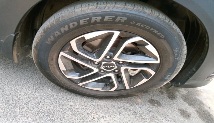 2023 KIA CARENS LUXURY PLUS 1.5 IMT PETROL, Petrol, Manual, 14,825 km, tyre