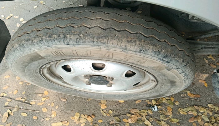 2021 Maruti Eeco 5 STR AC CNG, Petrol, Manual, 66,886 km, tyre