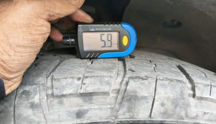 2017 Mahindra XUV500 W10 AT, Diesel, Automatic, 88,853 km, tyre