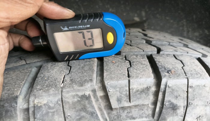 2017 Mahindra XUV500 W10 AT, Diesel, Automatic, 88,853 km, tyre