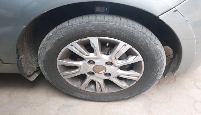2018 Tata Tiago XZ PETROL, Petrol, Manual, 1,24,823 km, tyre