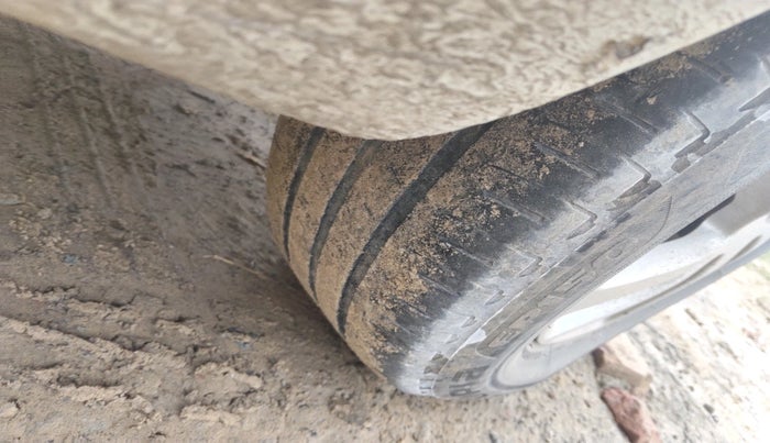 2014 Maruti Swift ZDI, Diesel, Manual, 1,21,113 km, tyre