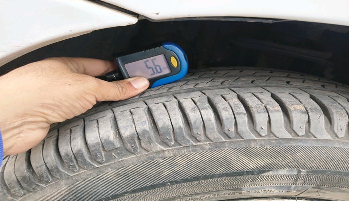 2016 Toyota Etios Liva V, Petrol, Manual, 75,334 km, tyre