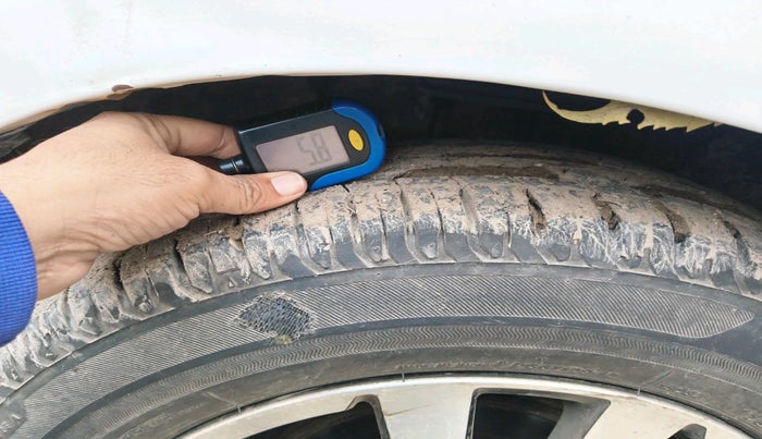 2016 Toyota Etios Liva V, Petrol, Manual, 75,334 km, tyre