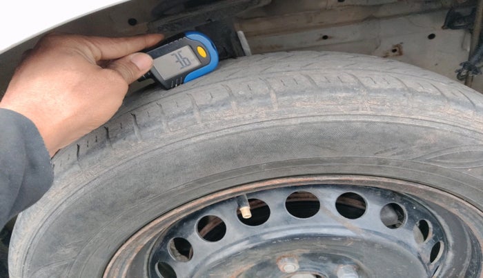 2015 Maruti Swift Dzire LXI, Petrol, Manual, 1,53,467 km, tyre