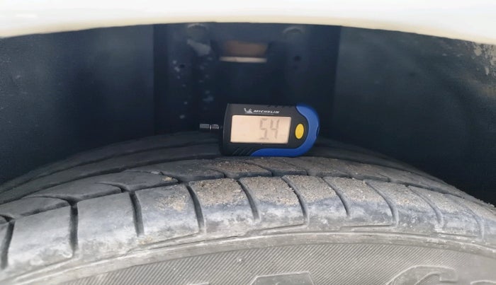 2011 Chevrolet Captiva LTZ AWD AT, Diesel, Automatic, 1,51,686 km, tyre