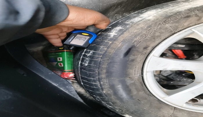 2011 Chevrolet Captiva LTZ AWD AT, Diesel, Automatic, 1,51,686 km, tyre