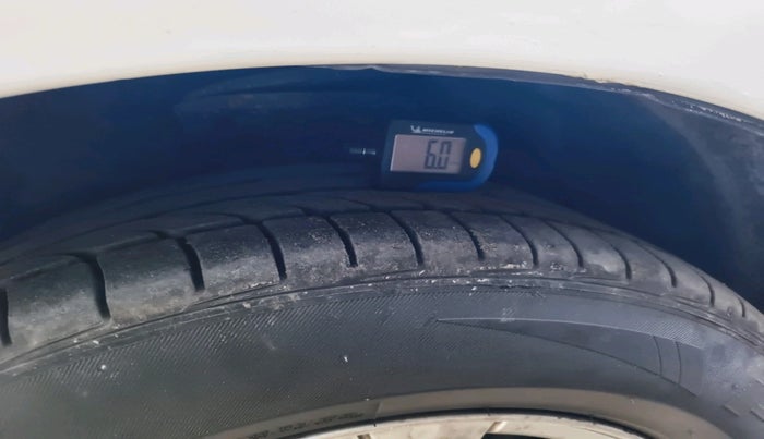 2011 Chevrolet Captiva LTZ AWD AT, Diesel, Automatic, 1,51,686 km, tyre