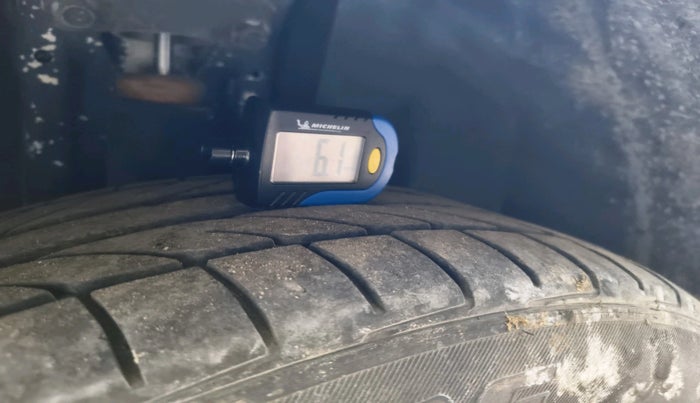 2011 Chevrolet Captiva LTZ AWD AT, Diesel, Automatic, 1,51,686 km, tyre