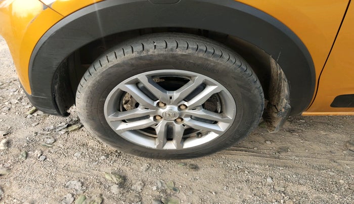 2022 Renault TRIBER RXZ, Petrol, Manual, 92,011 km, tyre