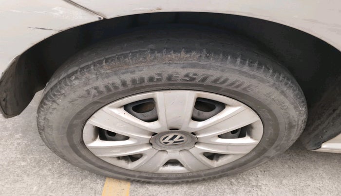 2011 Volkswagen Polo COMFORTLINE 1.2L PETROL, Petrol, Manual, 1,05,480 km, tyre