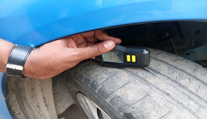 2013 Honda Brio S MT, Petrol, Manual, 28,192 km, tyre