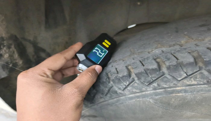 2016 Mahindra TUV300 T6, Diesel, Manual, 1,43,583 km, tyre