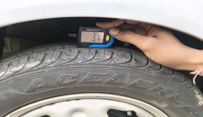 2014 Chevrolet Beat LS PETROL, Petrol, Manual, 13,701 km, tyre