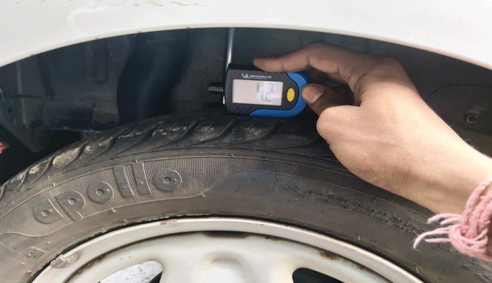 2014 Chevrolet Beat LS PETROL, Petrol, Manual, 13,701 km, tyre