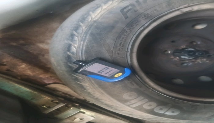 2015 Hyundai Eon MAGNA +, Petrol, Manual, 32,972 km, tyre