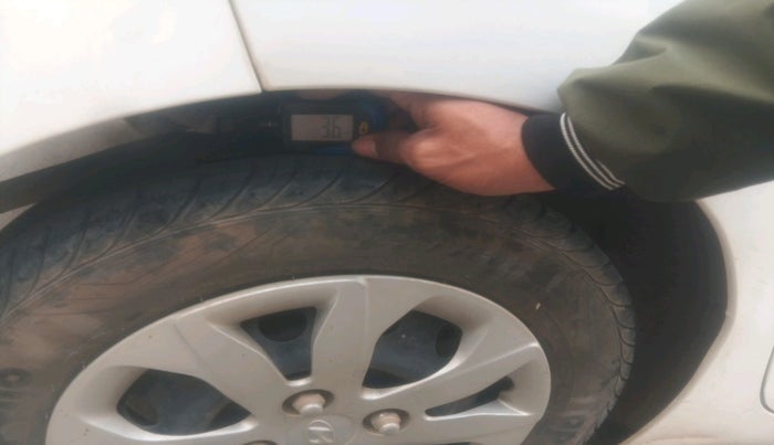 2015 Hyundai Eon MAGNA +, Petrol, Manual, 32,972 km, tyre