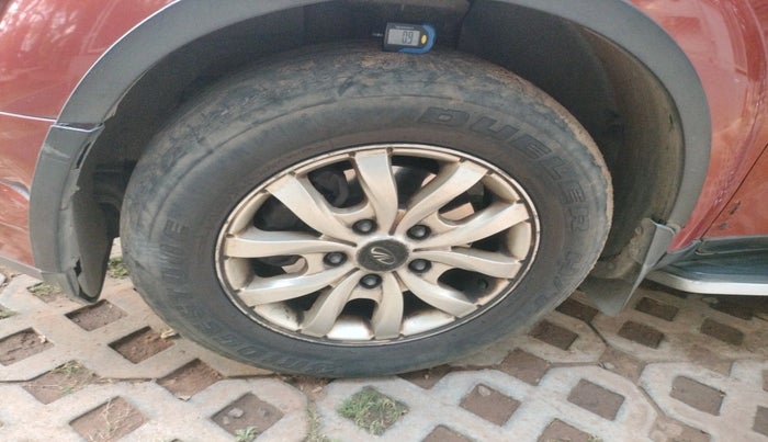 2016 Mahindra XUV500 W8 AT, Diesel, Automatic, 80,091 km, tyre