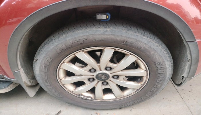 2016 Mahindra XUV500 W8 AT, Diesel, Automatic, 80,091 km, tyre