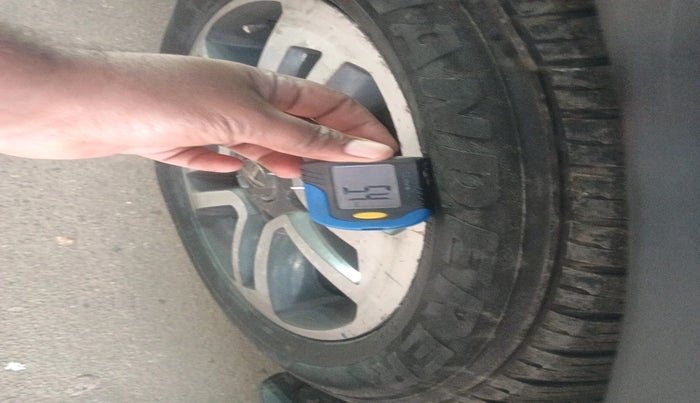 2017 Tata Hexa XTA 4X2 7 STR, Diesel, Automatic, 1,96,138 km, tyre