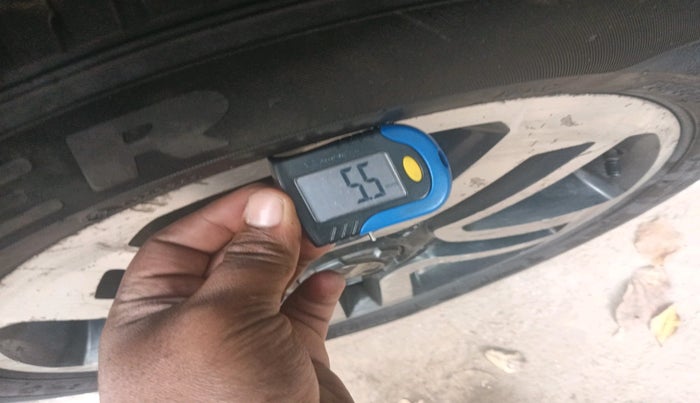 2017 Tata Hexa XTA 4X2 7 STR, Diesel, Automatic, 1,96,138 km, tyre