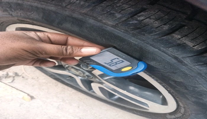 2017 Tata Hexa XTA 4X2 7 STR, Diesel, Automatic, 1,96,138 km, tyre