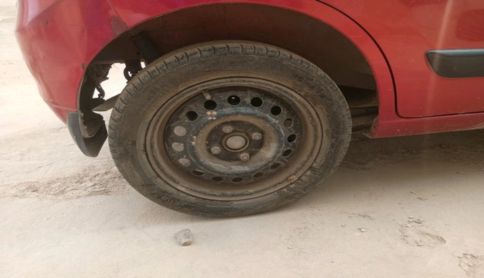 2015 Maruti Wagon R 1.0 VXI AMT, Petrol, Automatic, 96,822 km, tyre