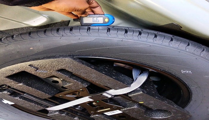 2025 Skoda SLAVIA Classic 1.0L TSI MT, Petrol, Manual, 2,675 km, tyre