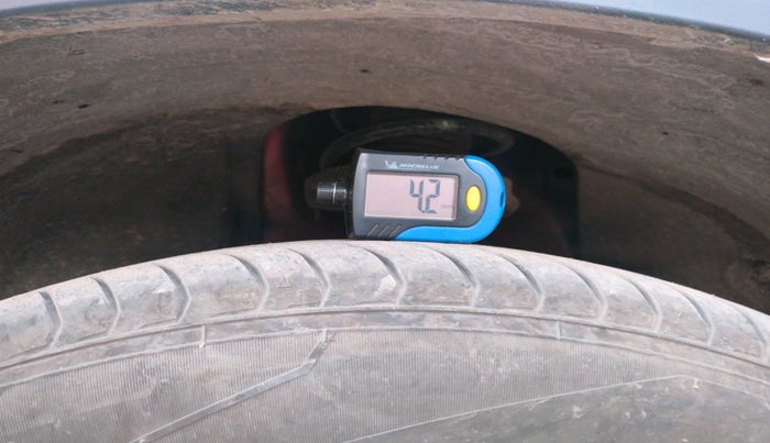 2024 Tata NEXON Fearless Plus (PS) 1.2 iCNG 6MT Dual Tone, Petrol, Manual, 5,430 km, tyre