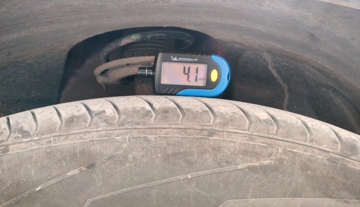 2024 Tata NEXON Fearless Plus (PS) 1.2 iCNG 6MT Dual Tone, Petrol, Manual, 5,430 km, tyre