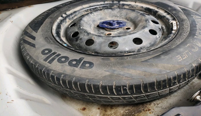 2017 Maruti Dzire VDI, Diesel, Manual, 86,962 km, tyre