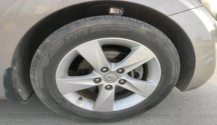 2013 Hyundai New Elantra 1.8 S VTVT, Petrol, Manual, 81,194 km, tyre