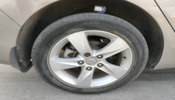 2013 Hyundai New Elantra 1.8 S VTVT, Petrol, Manual, 81,194 km, tyre