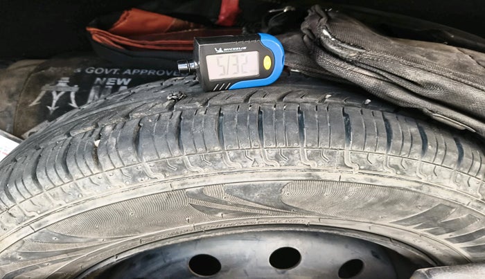 2017 Maruti Swift VXI, Petrol, Manual, 1,69,540 km, tyre