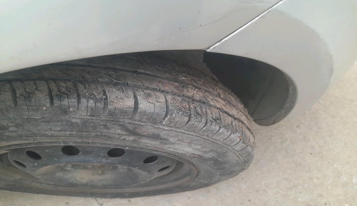 2018 Maruti Dzire VDI, Diesel, Manual, 46,303 km, tyre