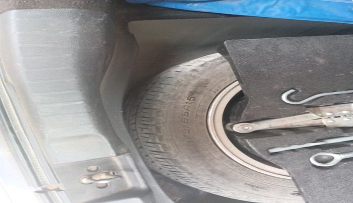 2017 Honda Jazz 1.2L I-VTEC V AT, Petrol, Automatic, 1,26,894 km, tyre